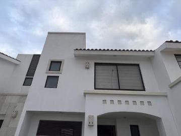 Se alquila Habitación