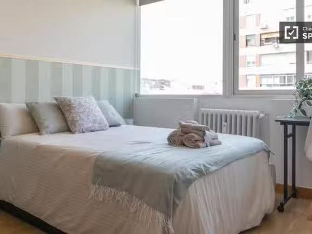 Se alquila habitación compartida en Cuatro Caminos, Madrid