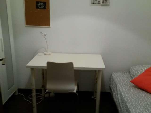 Se alquila habitación compartida en La Dreta de l'Eixample, Barcelona