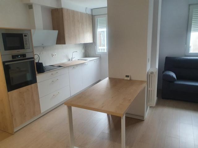 SE ALQUILA HABITACIÓN COMPLETAMENTE REFORMADA