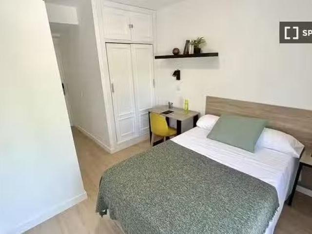 Se alquila habitación con balcón en Coliving en Carabanchel, M.