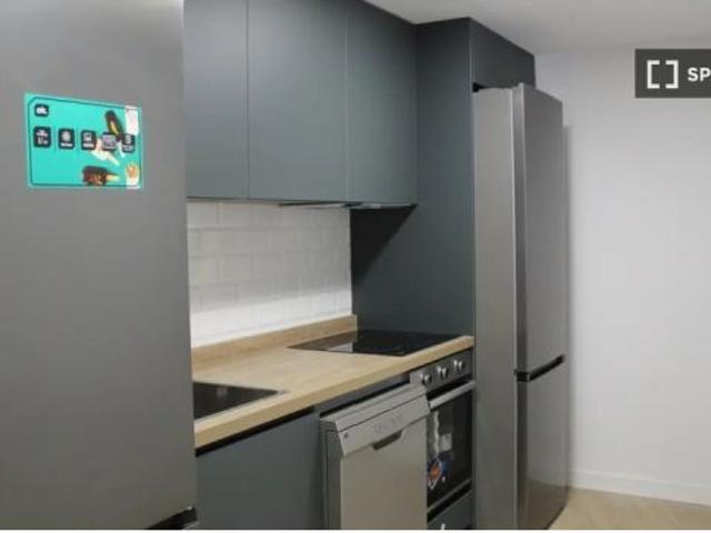 Se alquila habitación con balcón en Coliving en Carabanchel, Madrid