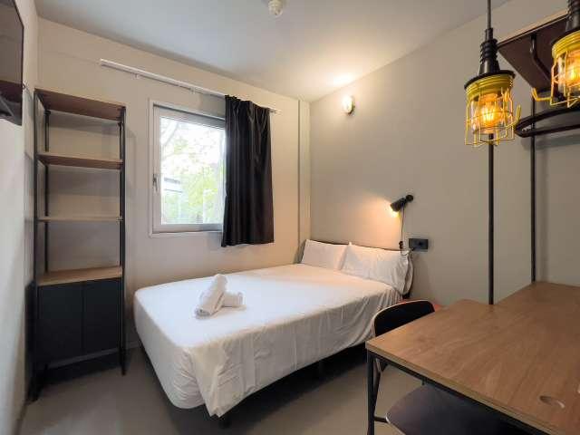 Se alquila habitación con baño en Barcelona