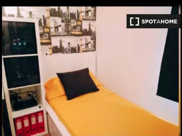 Se alquila habitación en La Font de la Guatlla, Barcelona