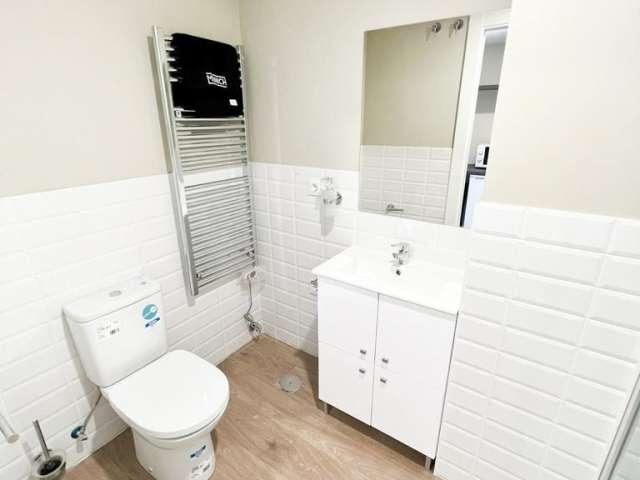 Se alquila habitación amueblada en Salamanca