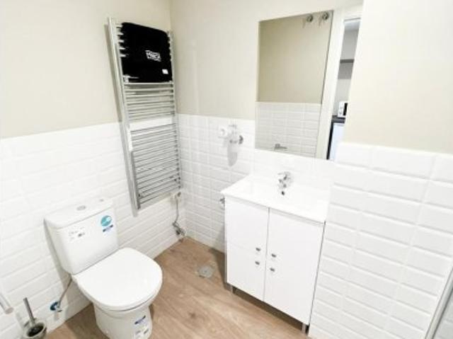 Se alquila habitación amueblada en Salamanca
