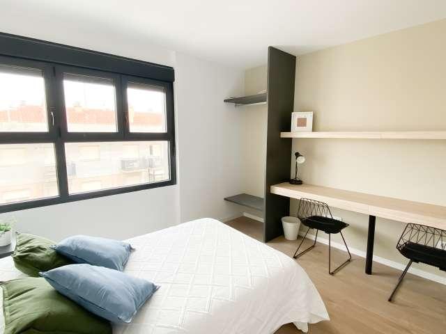 Se alquila habitación amueblada en Salamanca