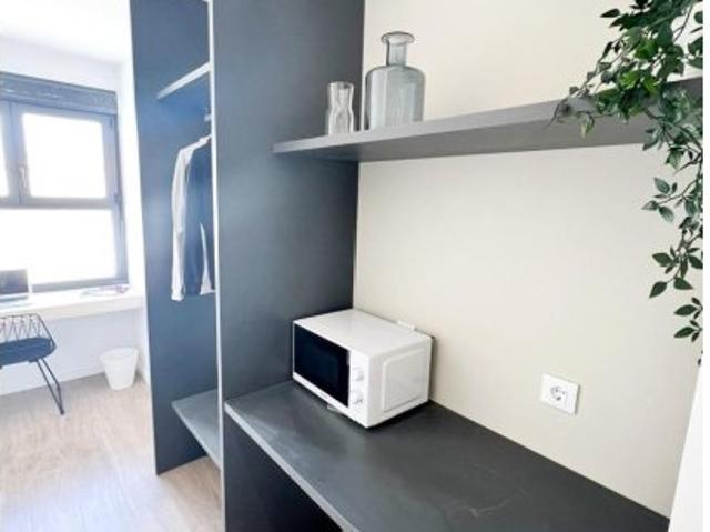 Se alquila habitación amueblada en Salamanca