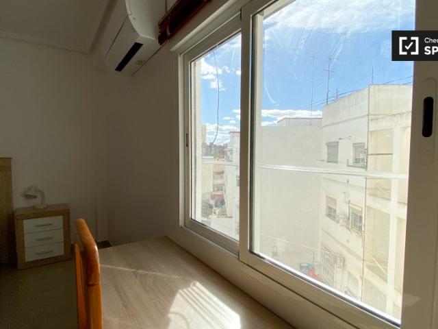 Habitación en piso compartido de 4 habitaciones en alquiler en Campanar, Valencia