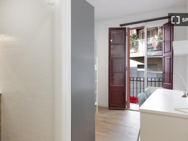 Se alquila habitación doble compartida con balcón en residencia de estudiantes