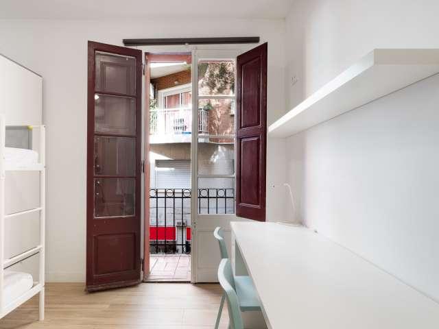 Se alquila habitación doble compartida con balcón en residencia de estudiantes