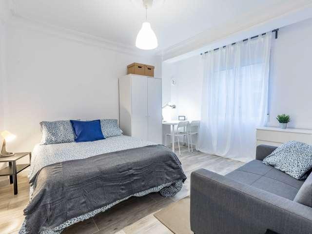 Se alquila habitación doble, apartamento de 5 dormitorios, L’Olivereta