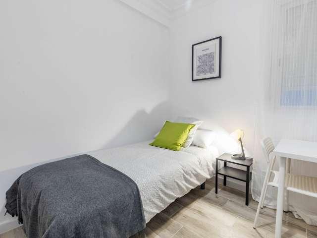 Se alquila habitación doble, apartamento de 5 dormitorios, L’Olivereta