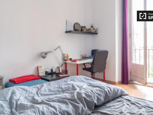 Se alquila habitación doble en piso de 4 habitaciones en Centro, Madrid