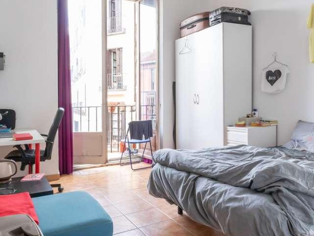 Se alquila habitación doble en piso de 4 habitaciones en Centro, Madrid