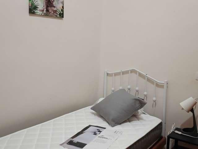 Se alquila habitación de 1 dormitorio, Jerónimos, Madrid