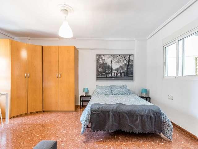 Se alquila habitación de vainilla en apartamento de 9 dormitorios en Mestalla