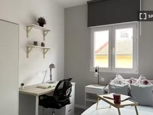 Se alquila habitación en coliving de 10 habitaciones en Madrid