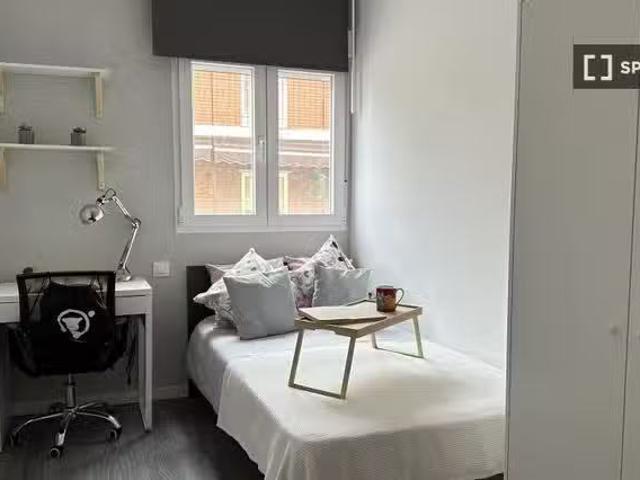 Se alquila habitación en coliving de 10 habitaciones en Madrid