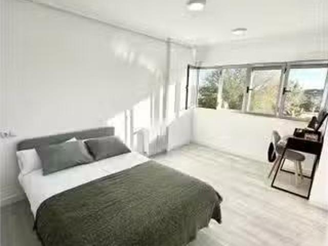 Se alquila habitación en coliving de 10 habitaciones en Getafe.