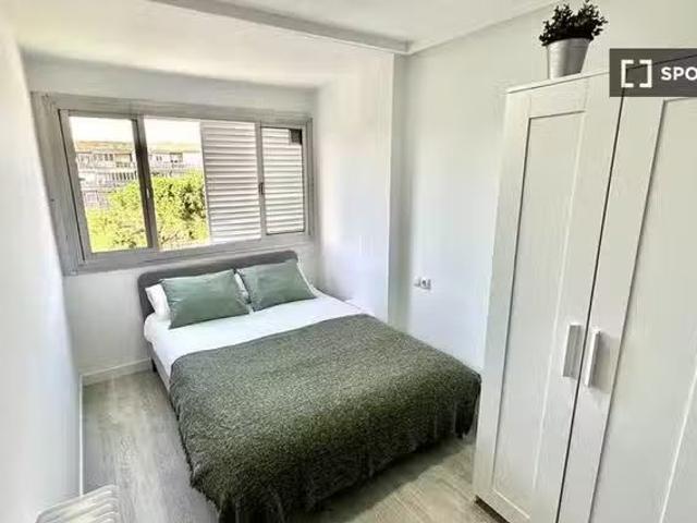 Se alquila habitación en coliving de 10 habitaciones en Getafe.