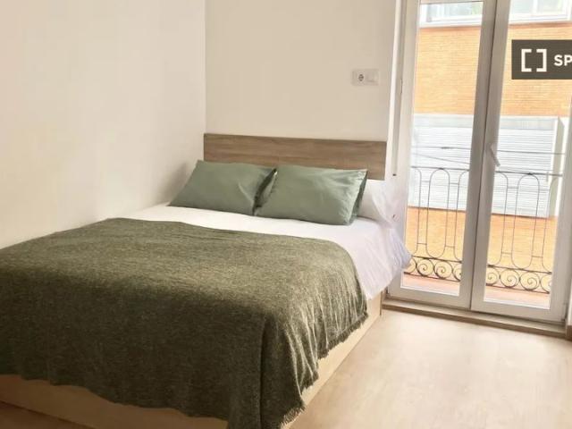 Habitación en piso de 10 habitaciones en San Diego, Madrid