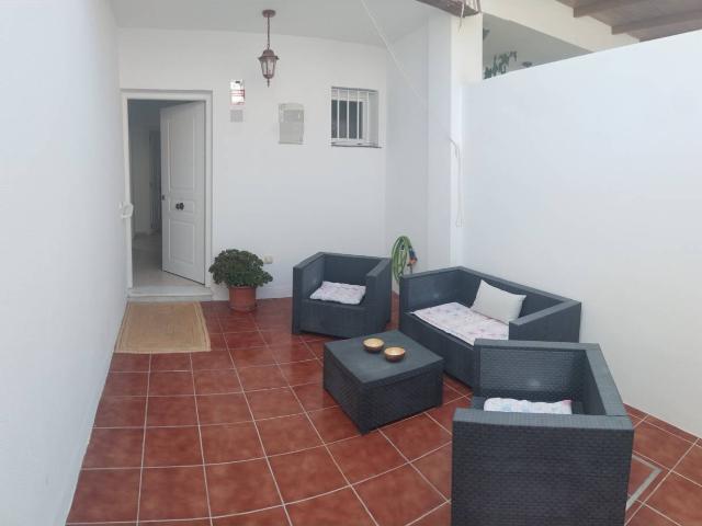 Se alquila habitación en casa adosada en Bollullos de la Mitacion