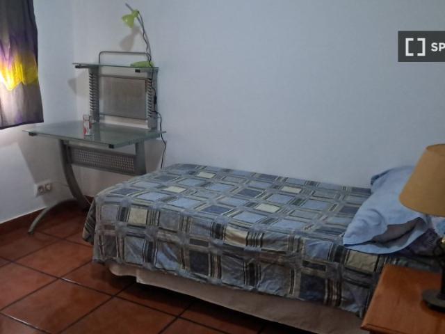 Se alquila habitación en Los Cármenes, Madrid