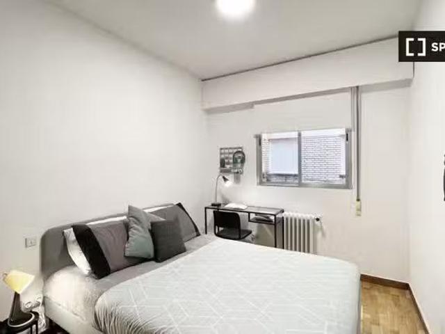Se alquila habitación en Cuatro Caminos, Madrid