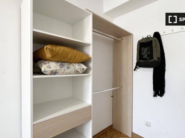 Se alquila habitación en Cuatro Caminos, Madrid