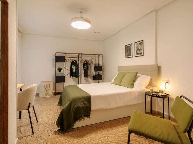 Se alquila habitación en Alicante, piso de 5 habitaciones