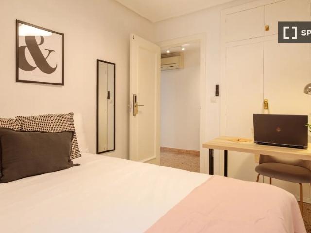 Se alquila habitación en Alicante, piso de 5 habitaciones