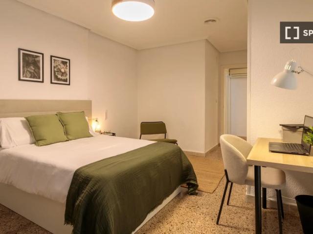 Se alquila habitación en Alicante, piso de 5 habitaciones