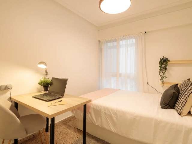 Se alquila habitación en Alicante, piso de 5 habitaciones
