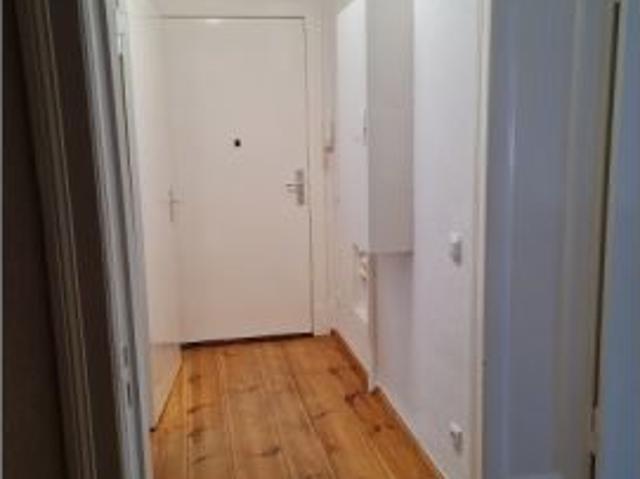 Se alquila habitación en apartamento con 2 habitaciones en Berlín