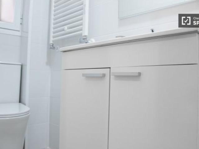 Se alquila habitación en apartamento de 3 dormitorios en Usera