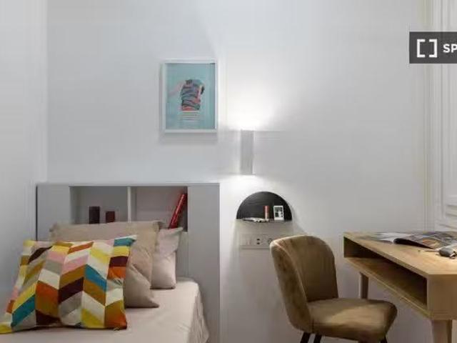 Se alquila habitación en apartamento de 3 dormitorios en Barce.