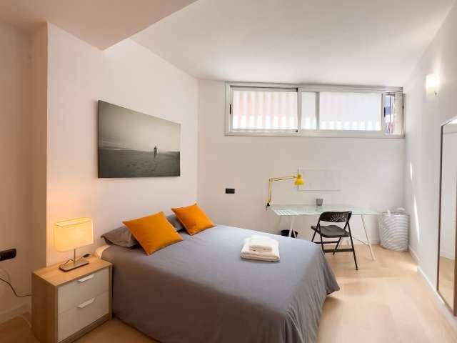 Se alquila habitación en apartamento de 3 dormitorios en Barcelona