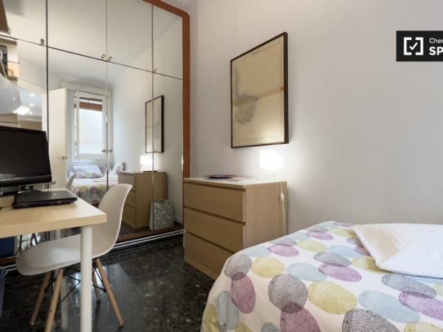 Se alquila habitación en apartamento de 3 dormitorios en Barcelona