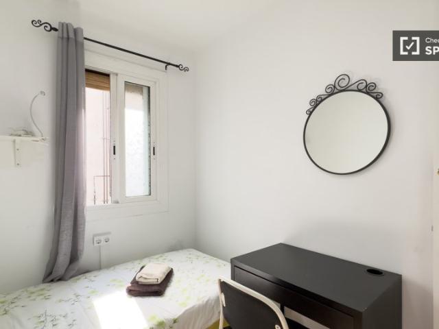 Se alquila habitación en apartamento de 3 dormitorios en Barcelona