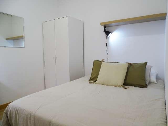 Se alquila habitación en apartamento de 3 dormitorios en Barcelona