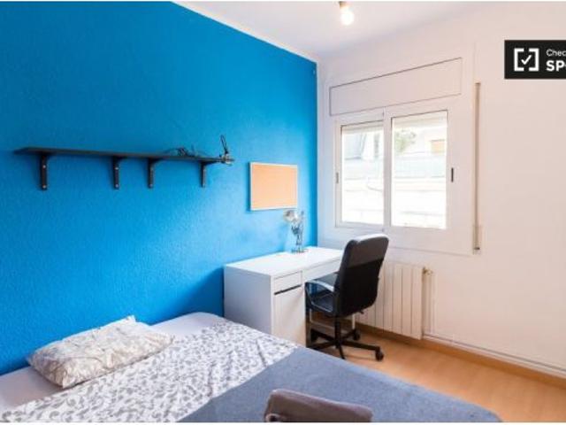 Se alquila habitación en apartamento de 3 dormitorios en Barcelona