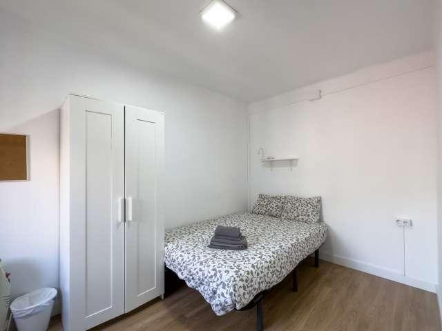 Se alquila habitación en apartamento de 3 dormitorios en Barcelona