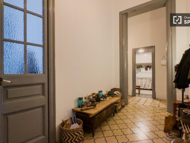 Se alquila habitación en apartamento de 3 dormitorios en Barcelona