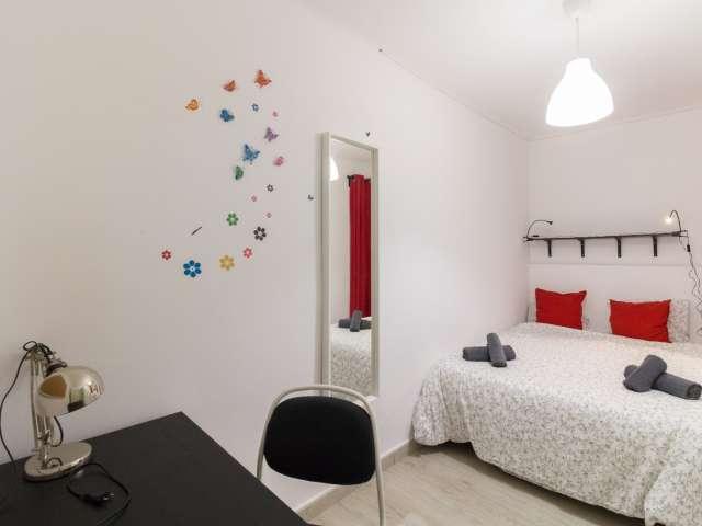 Se alquila habitación en apartamento de 3 dormitorios en Barcelona