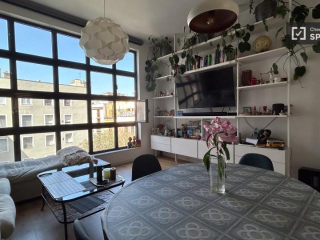 Se alquila habitación en apartamento de 3 dormitorios en Barcelona