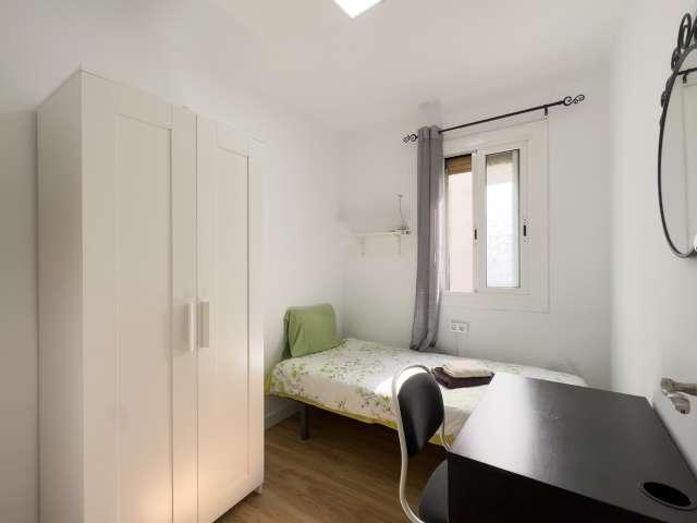 Se alquila habitación en apartamento de 3 dormitorios en Barcelona