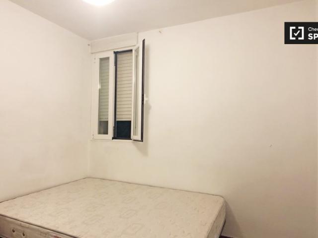 Se alquila habitación en apartamento de 3 dormitorios en Madrid