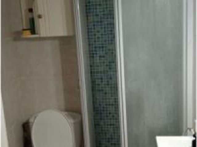 Se alquila habitación en apartamento de 3 dormitorios en Patraix