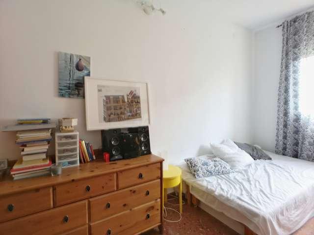 Se alquila habitación en apartamento de 3 dormitorios en Sants, Barcelona